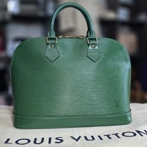Louis Vuitton Green Epi Alma Handbag (PM)